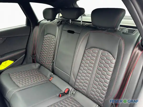 AUDI RS4 AVANT (13/20)