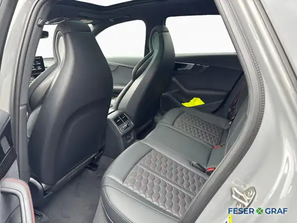 AUDI RS4 AVANT (14/20)