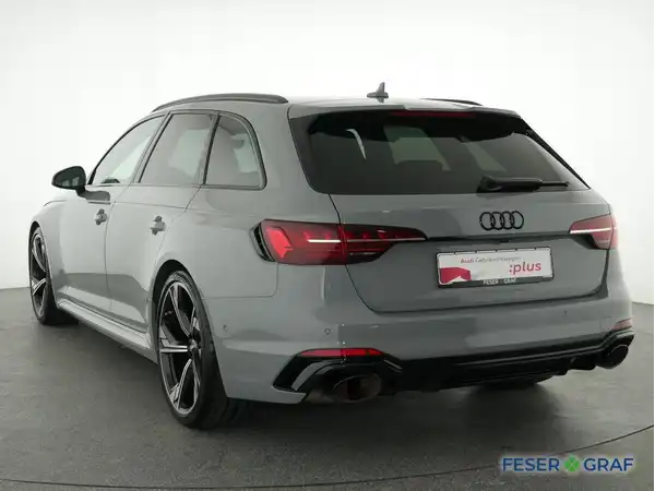 AUDI RS4 AVANT (14/20)