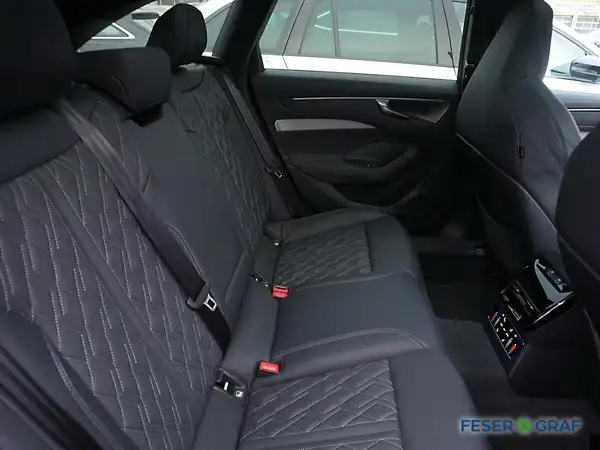 AUDI A6 AVANT (9/24)