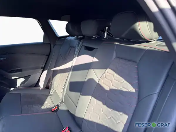 AUDI S6 AVANT (13/18)