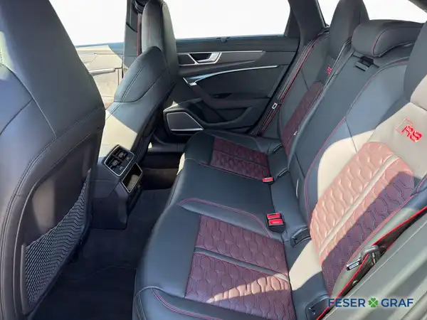 AUDI RS6 AVANT (13/20)