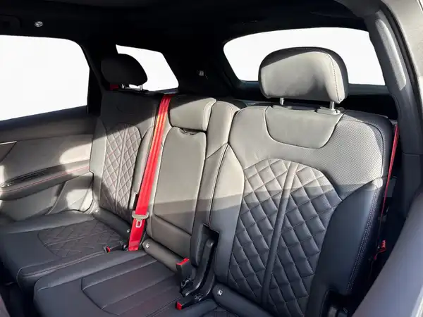 AUDI Q7 (13/18)