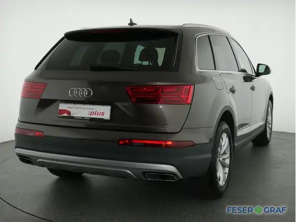 AUDI Q7 (2/19)