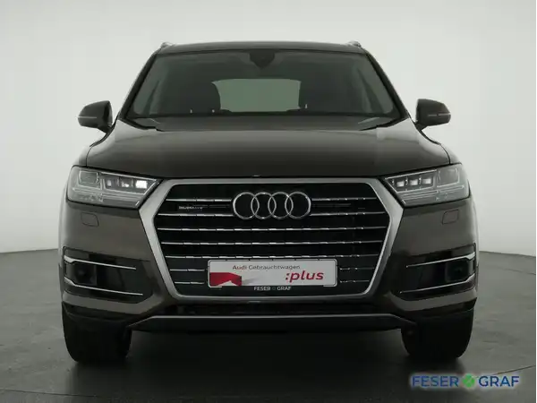 AUDI Q7 (12/19)