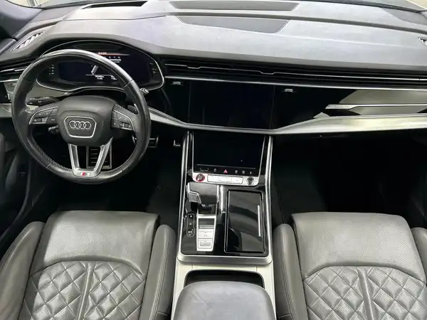 AUDI SQ8 (6/17)