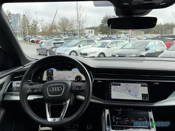 AUDI Q8 (28/32)