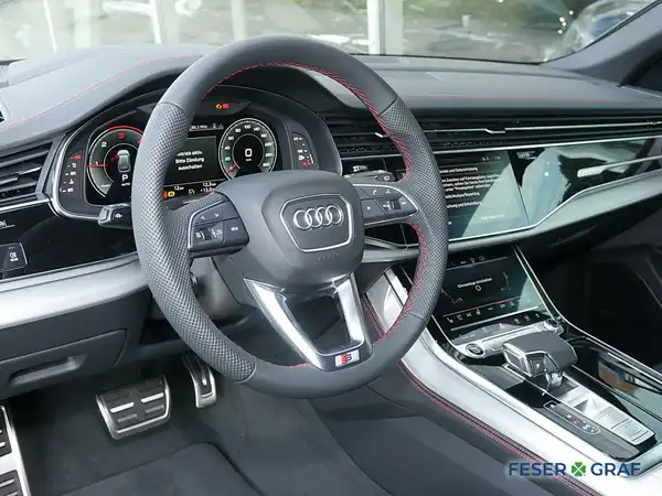 AUDI Q8 (12/26)