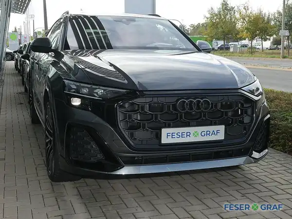 AUDI Q8 (6/26)