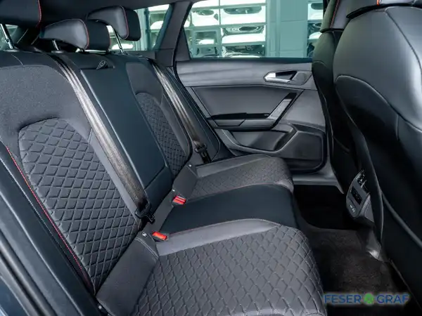 SEAT LEON SPORTSTOURER (10/17)