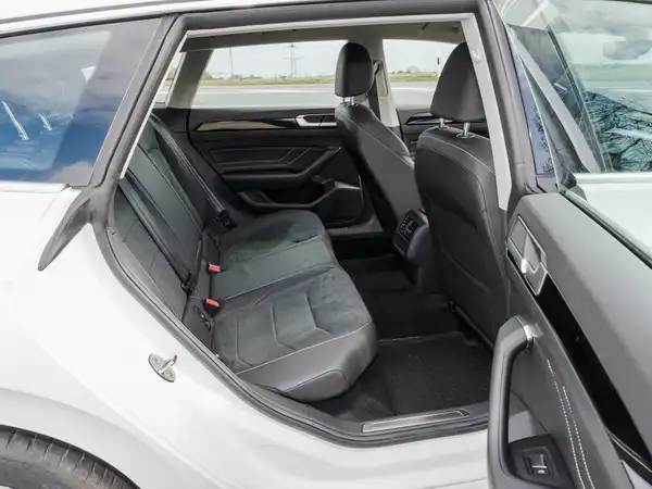 VW ARTEON SHOOTINGBRAKE (7/13)