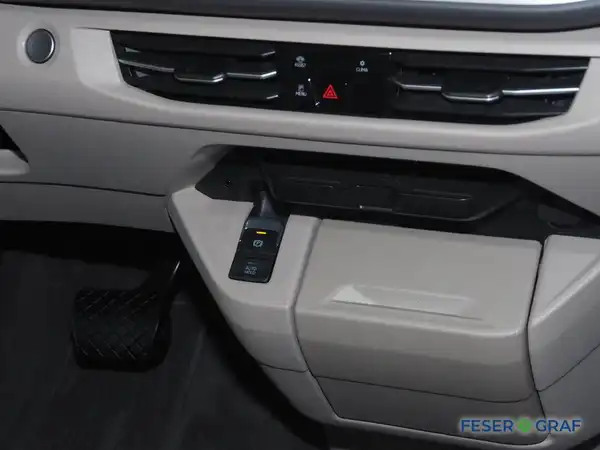 VW DER MULTIVAN (12/21)