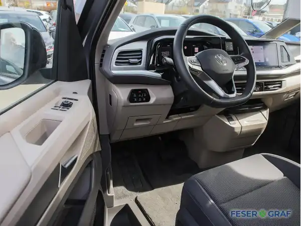 VW DER MULTIVAN (10/13)