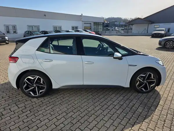 VW ID.3 (6/30)