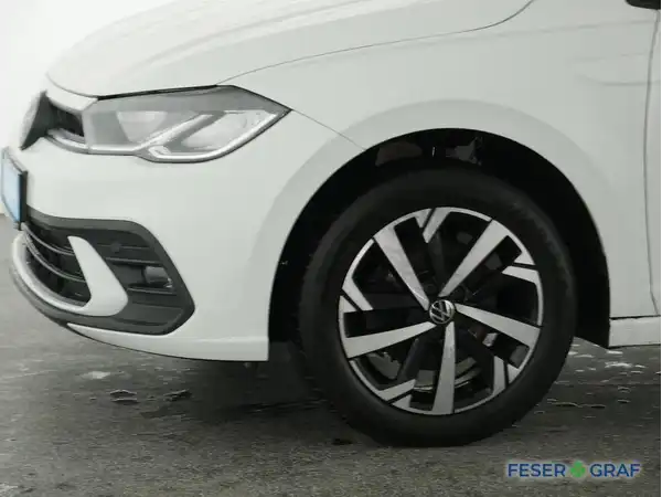 VW POLO (15/19)