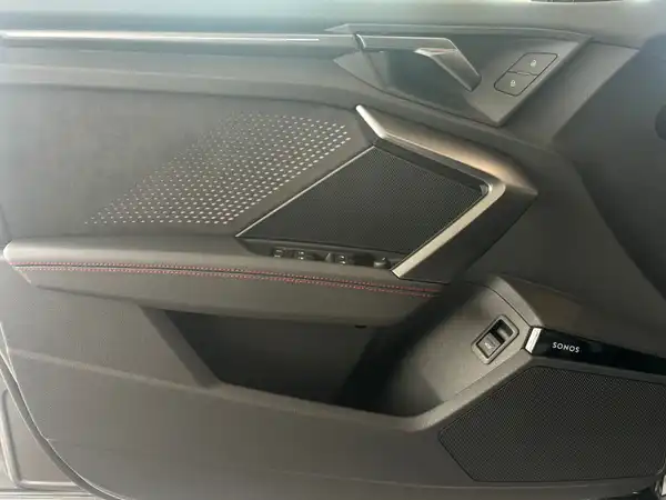 AUDI RS3 LIMOUSINE (13/15)