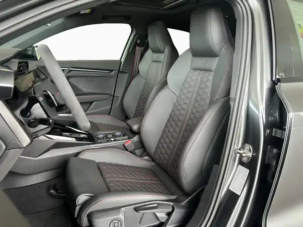 AUDI RS3 LIMOUSINE (9/15)