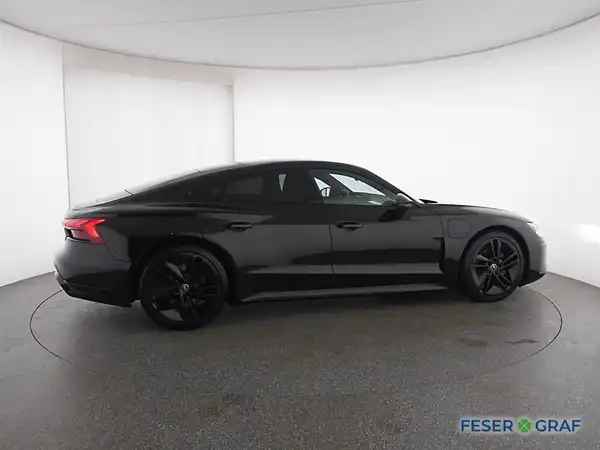 AUDI E-TRON GT (13/17)