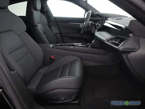 AUDI E-TRON GT (4/17)