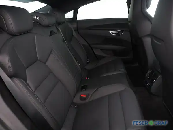 AUDI E-TRON GT (5/17)