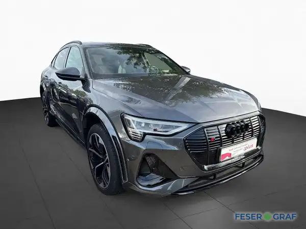 AUDI E-TRON (3/16)