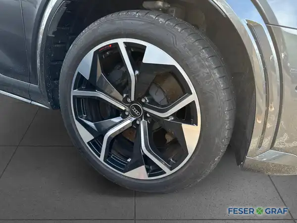 AUDI E-TRON (4/16)