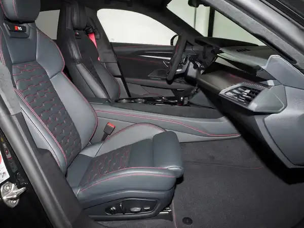 AUDI RS E-TRON GT (4/16)