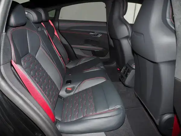 AUDI RS E-TRON GT (5/16)