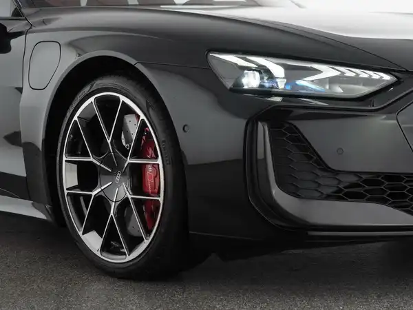 AUDI RS E-TRON GT (10/16)