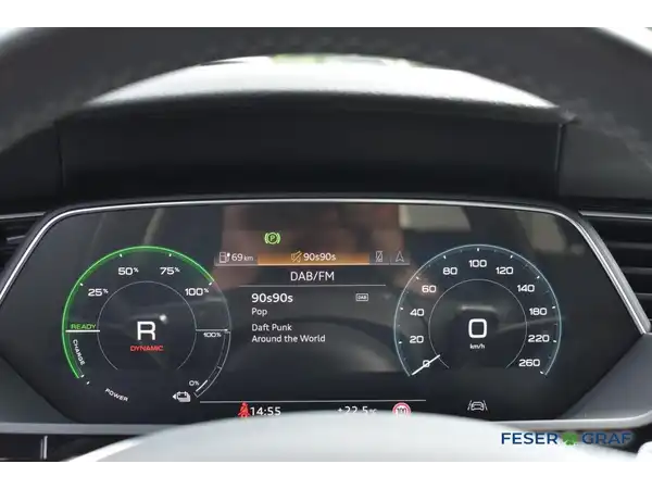 AUDI E-TRON (17/21)