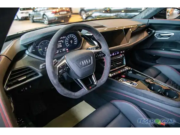 AUDI RS E-TRON GT (8/20)