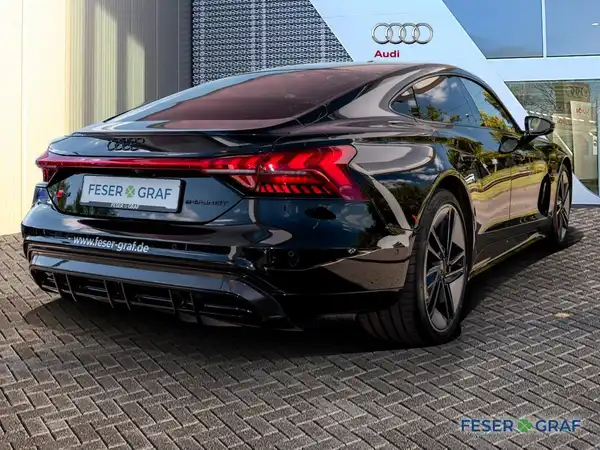 AUDI RS E-TRON GT (2/16)