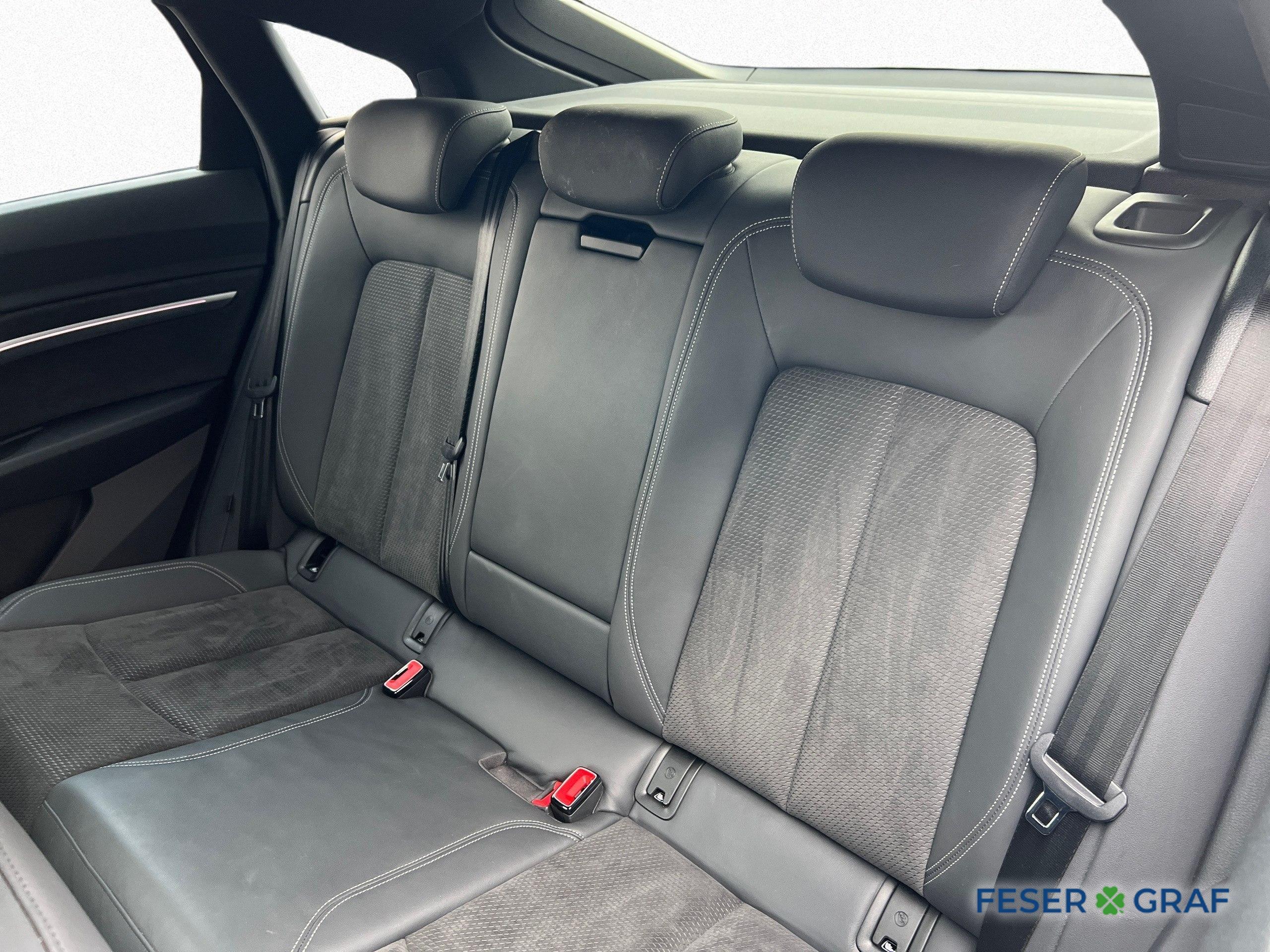 AUDI E-TRON (13/19)