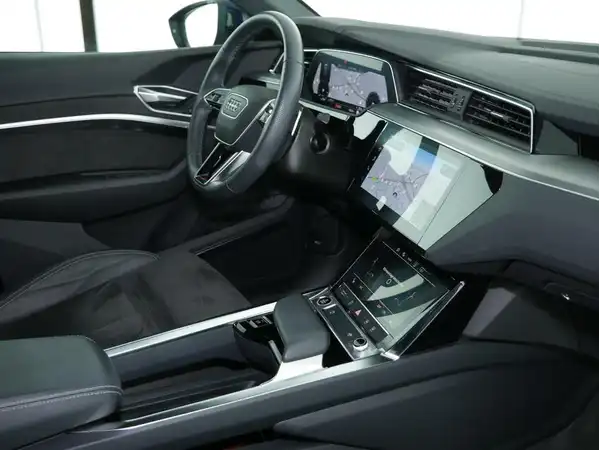 AUDI E-TRON (3/17)