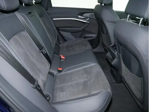 AUDI E-TRON (5/17)