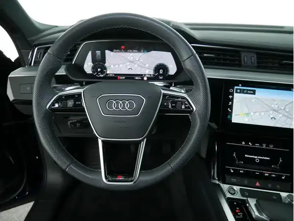 AUDI E-TRON (9/17)
