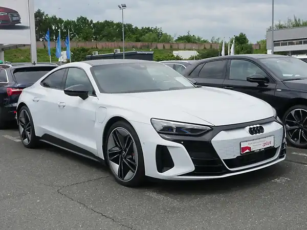 AUDI E-TRON GT (2/14)