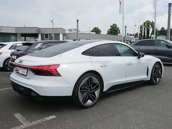 AUDI E-TRON GT (3/14)