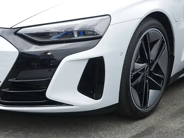 AUDI E-TRON GT (4/14)