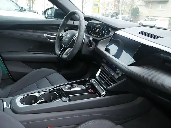 AUDI E-TRON GT (5/14)