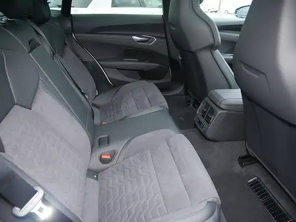 AUDI E-TRON GT (7/14)