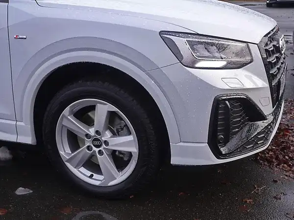 AUDI Q2 (12/12)
