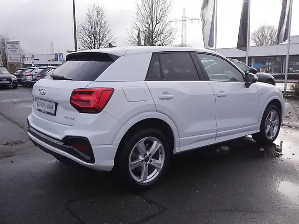 AUDI Q2 (3/12)