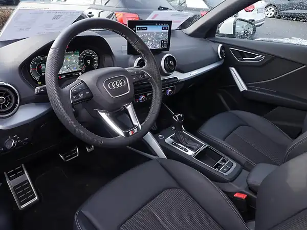 AUDI Q2 (7/12)