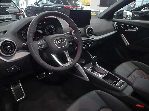 AUDI Q2 (7/11)