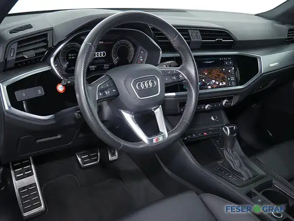 AUDI Q3 (6/18)
