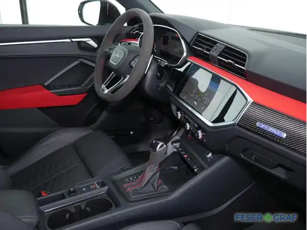 AUDI RS Q3 (3/17)