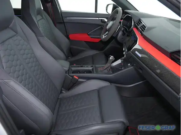 AUDI RS Q3 (4/17)