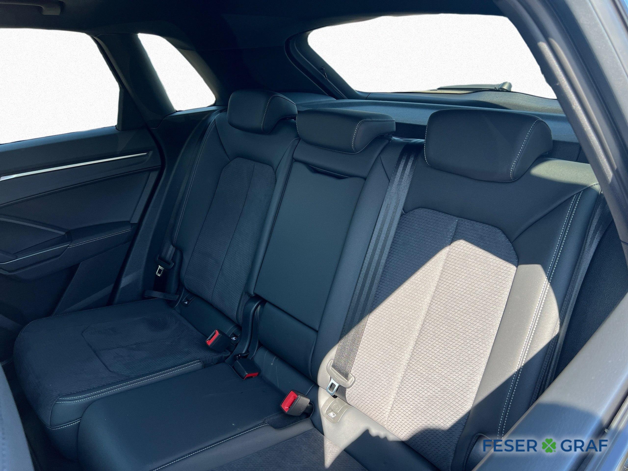 AUDI Q3 (12/20)
