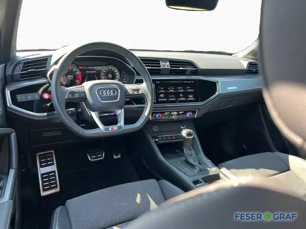 AUDI Q3 (8/20)